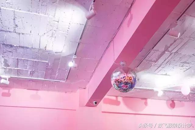 粉蓝色华伦天奴,粉色red华伦天奴