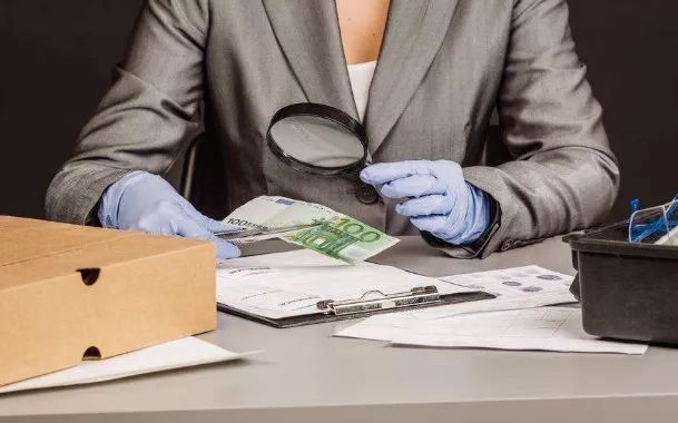 被告人拒不供认，且缺乏其他直接证据，如何运用间接证据认定犯罪事实？