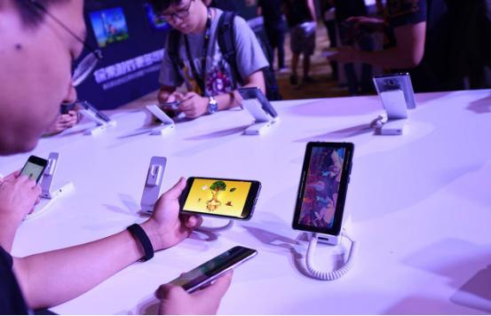 祝腾讯移动游戏五周年生日快乐满满的礼物我收下了