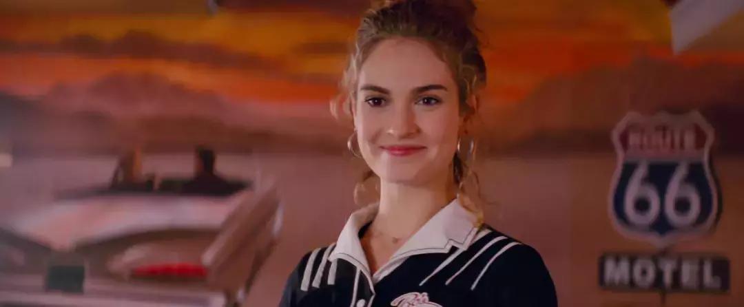 女孩穿上水晶鞋可以操控整个世界,穿上水晶鞋变成美女