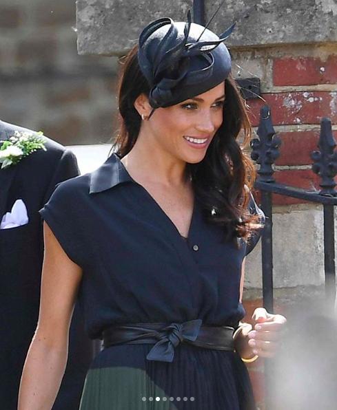 梅根穿全黑礼服参加朋友婚礼,梅根婚礼首秀