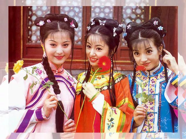 赵薇曾经凭借一部还珠格格而爆火,赵薇1998年和还珠格格的不解之缘