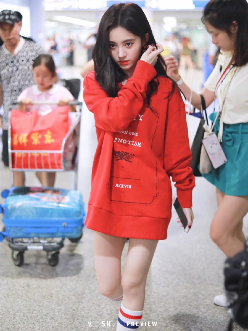 沈梦辰和男生比腿长,沈梦辰鞠婧祎身高