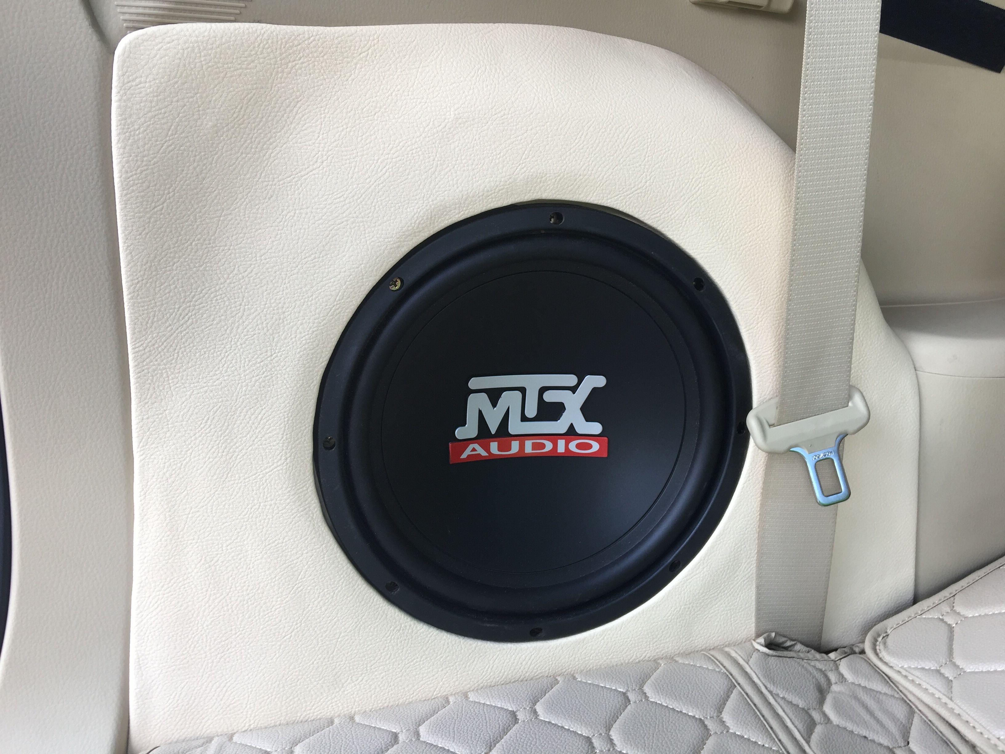 原车音响有低噪声正常吗,2022款汉兰达尊贵版音响效果怎样