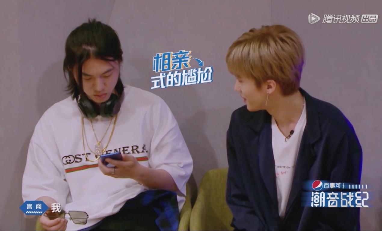 台上“潮音”焦点，台下街头典范，潮音偶像的时尚穿搭之道