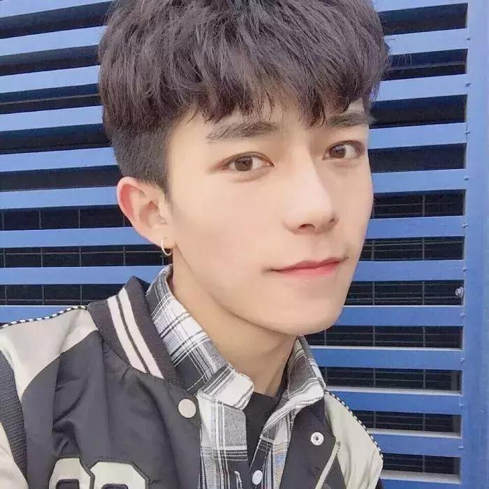 只有对你“陷入爱河”的男人，才会在QQ、微信上习惯说这“4个字”