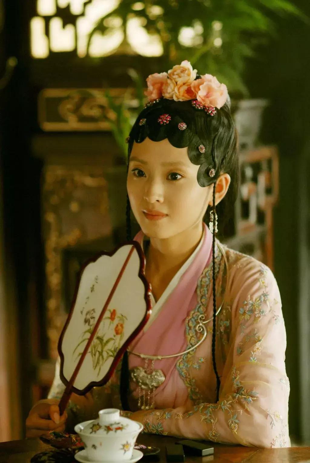 中国古代女子服装怎样穿 (古代女子服装变化)