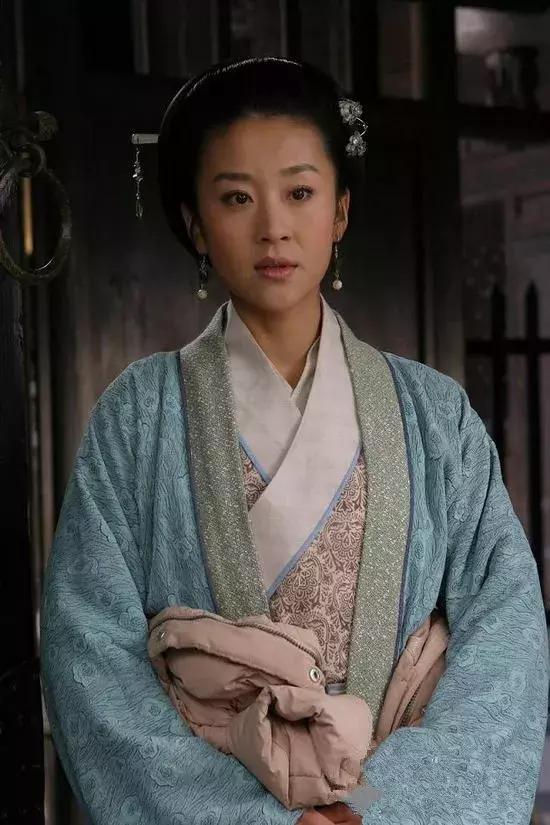 中国古代女子服装怎样穿 (古代女子服装变化)