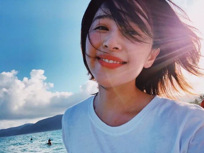 阚清子短发中分两股编发教程,阚清子同款短发发型适合什么脸型