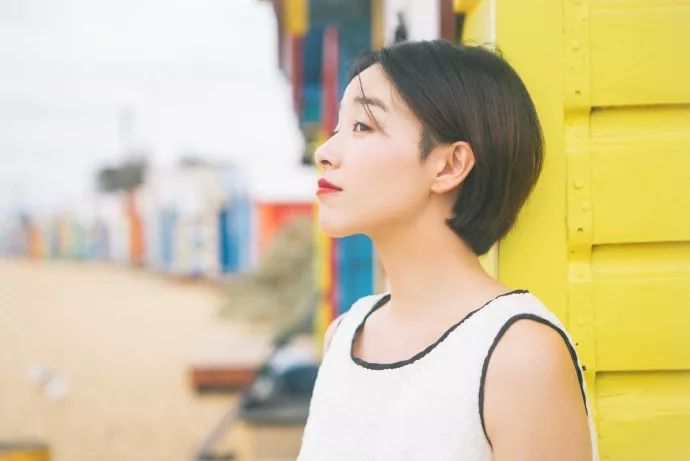 阚清子短发中分两股编发教程,阚清子同款短发发型适合什么脸型