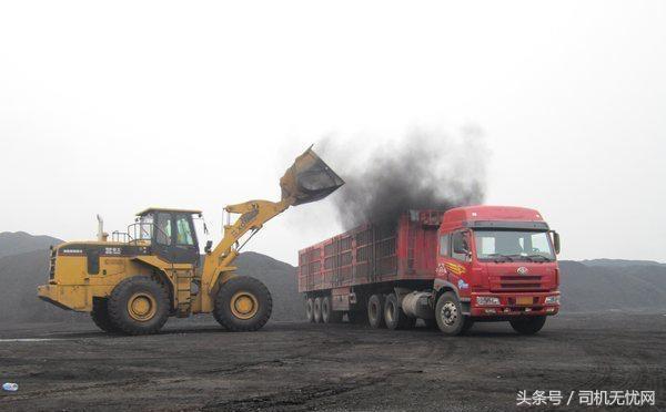 那一夜，差点被冻死在驾驶室，老司机讲述40年卡车生涯