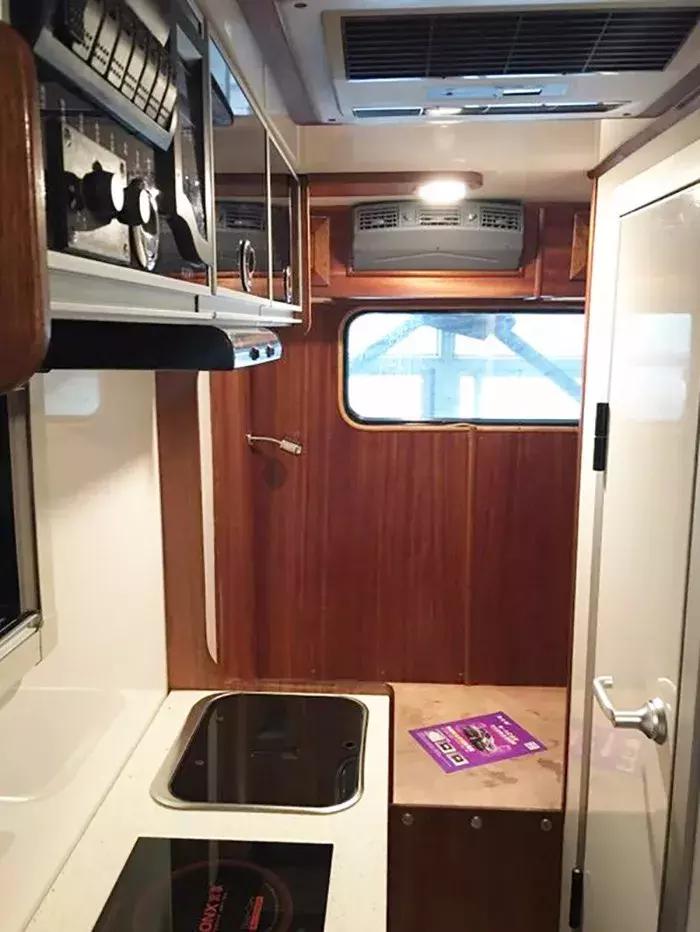 北汽212四驱升顶房车,北汽212越野拖挂房车