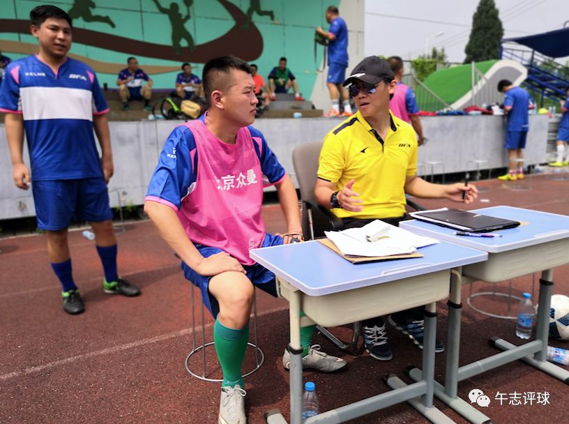 读“董”足球第255期——炎炎夏日球场上的另一种激情