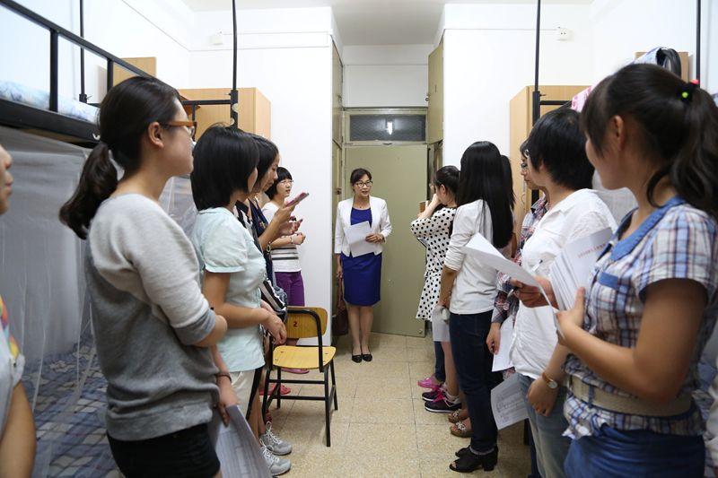 高中生选床铺选上铺还是下铺好,大学上铺好还是下铺好