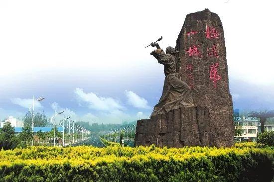 入秋时节，寻一抹火山热海治愈蓝