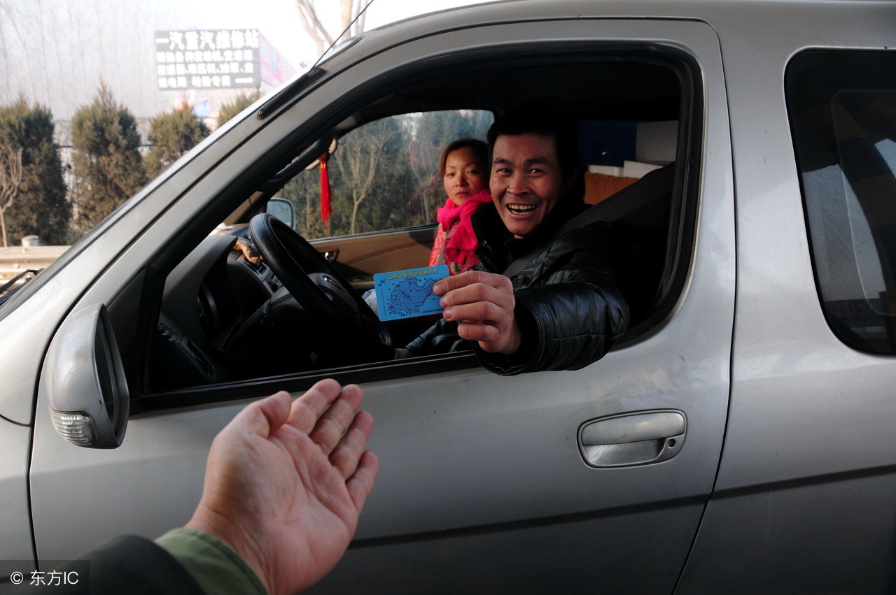 高速服务区睡觉被叫醒罚款违法么,在高速服务区休息多久才不被罚款