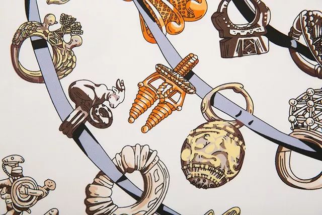 一条丝巾，省下90%的购衣钱