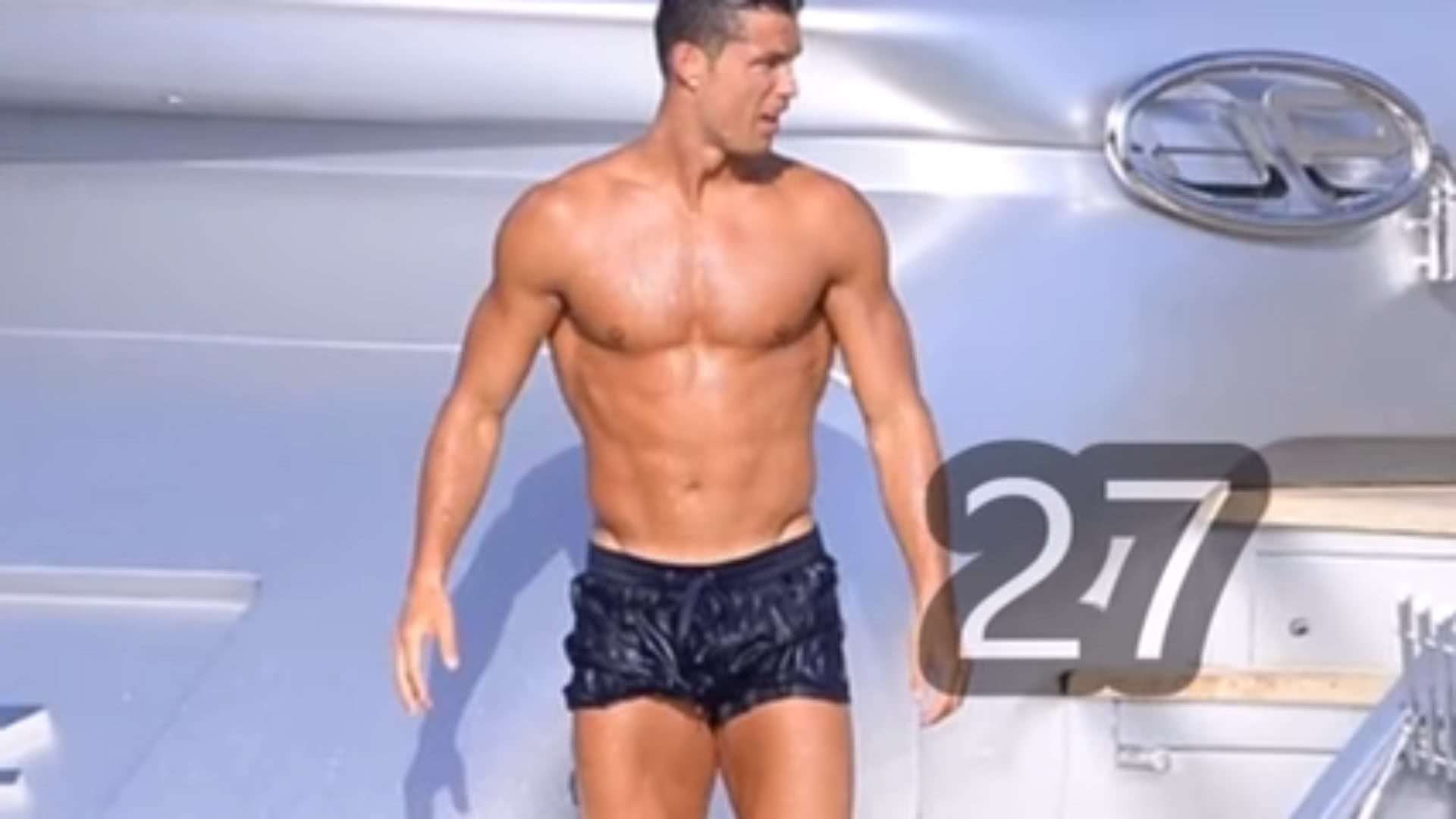 c罗的身材是怎么练出来了的,c罗18岁年轻身体与现在对比照片