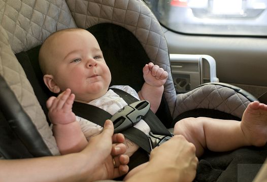 开车时一回头，1岁儿子满嘴是血，舌头竟然……开车这个错误不能再犯了！