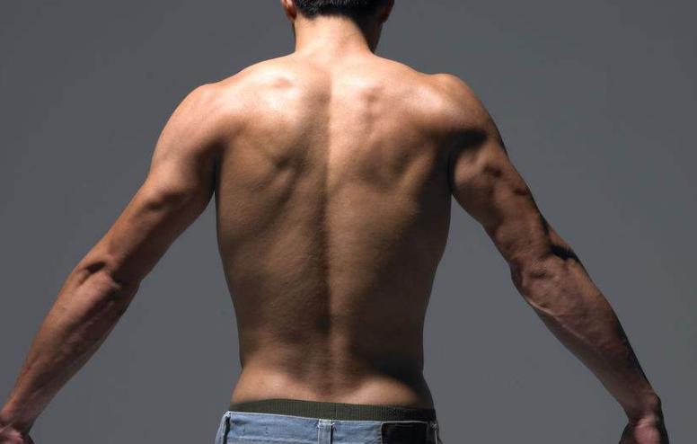 做俯卧撑能改善驼背吗,俯卧撑能改善驼背吗