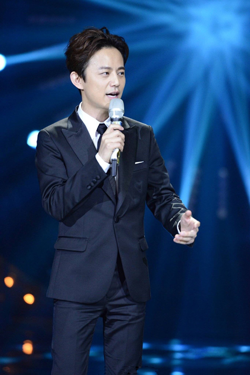 快乐大本营何炅老师怎么称呼嘉宾,何炅何老师的真实年龄是多少