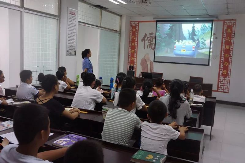 《喜洋洋与灰太狼》动画片中有法律大道理？一起来听泗水县妇联安全知识进社区主题教育