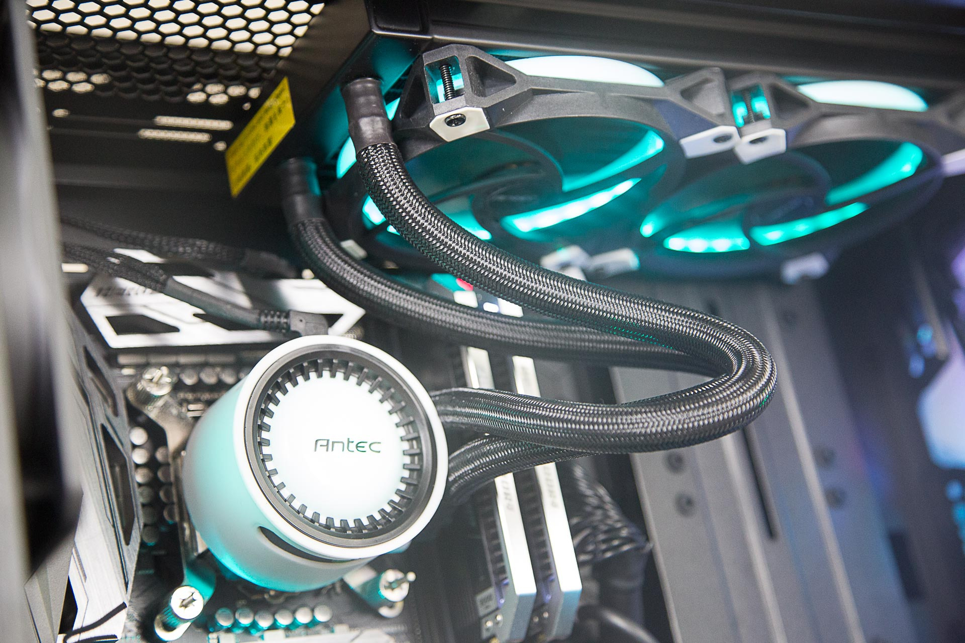 华硕1070ti显卡怎么装,华硕1070ti装机效果