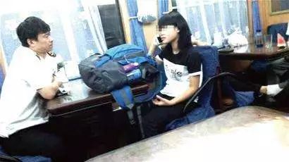 男人经常借口挪车半天不回家,男朋友冒着灰尘去挪车