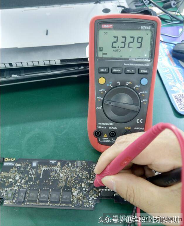 同行邮寄苹果笔记本，开机出现“带问号的文件夹”，大神一根线救活