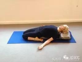 姨妈期间可以做的瑜伽动作,姨妈期间瑜伽每天必练8个动作