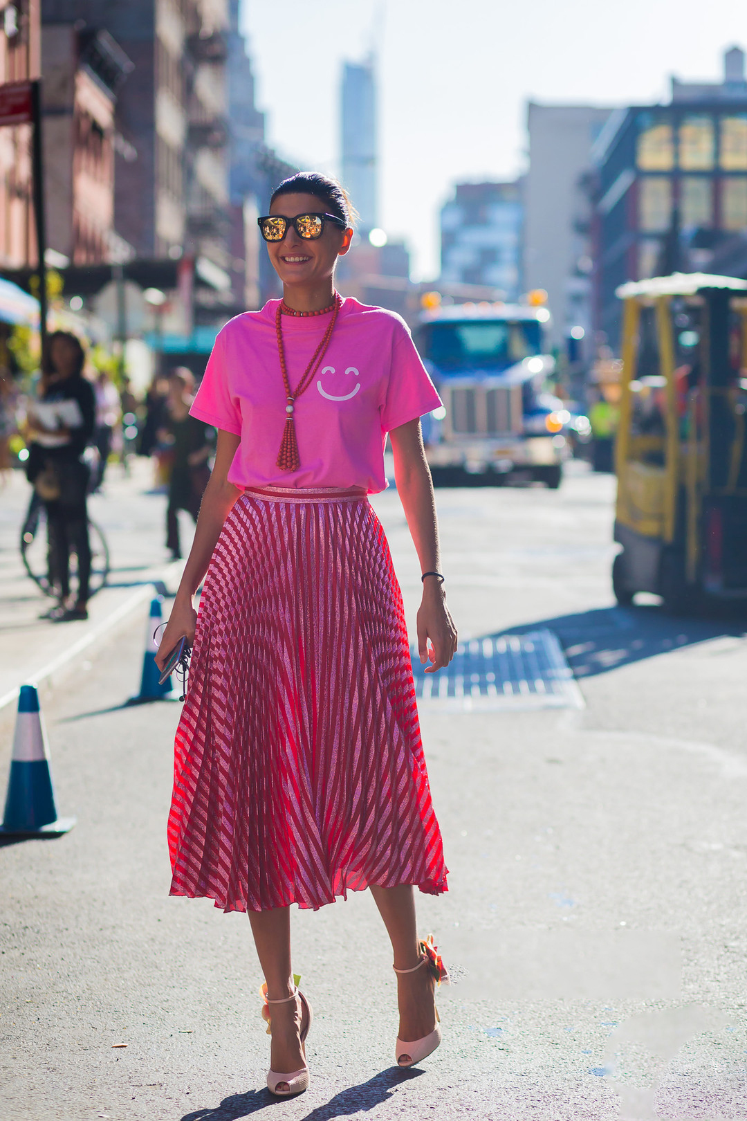 个子矮腿又粗穿什么裤子,个子矮腿短又粗