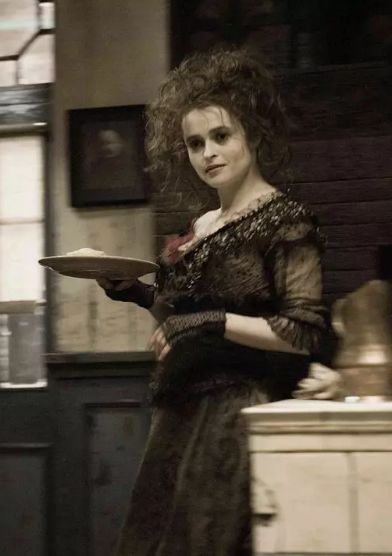 爱丽丝梦游仙境红皇后电影完整版,爱丽丝梦游仙境的电影总结