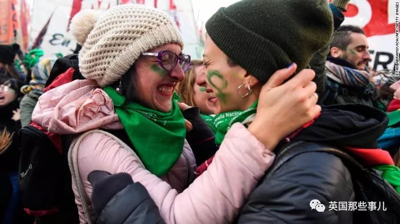 她们拼死抗争合法堕胎权利，却还是只能离胜利一步之遥……