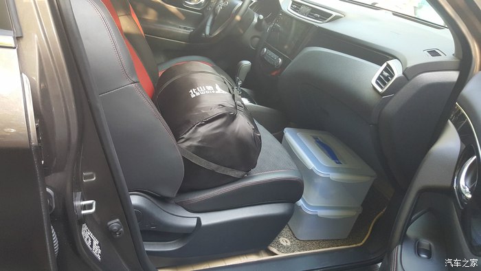 自驾游旅行睡逍客车里,逍客当房车用