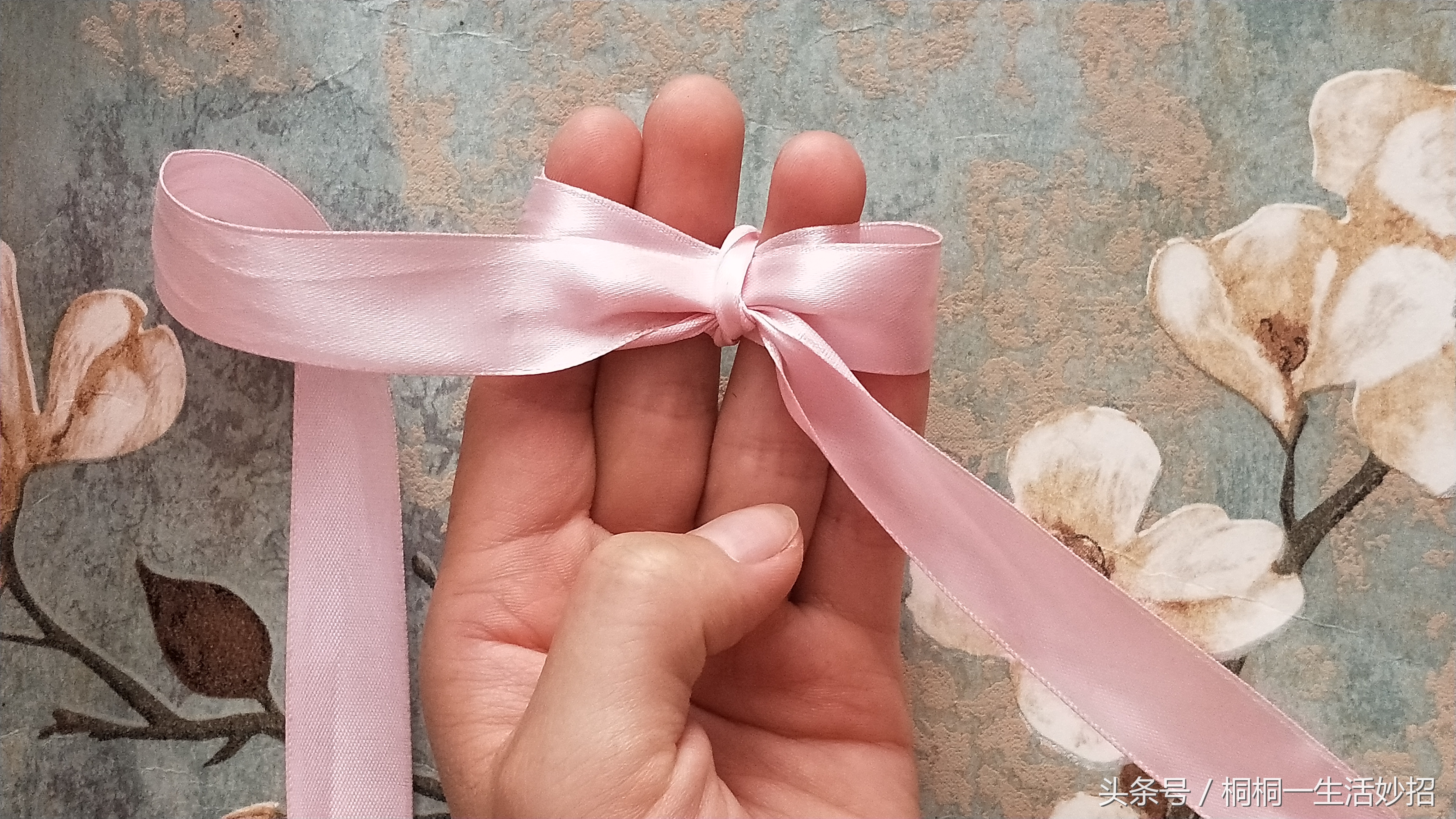 蝴蝶结系法教程慢动作连衣裙,夏季裙子蝴蝶结的系法视频教程