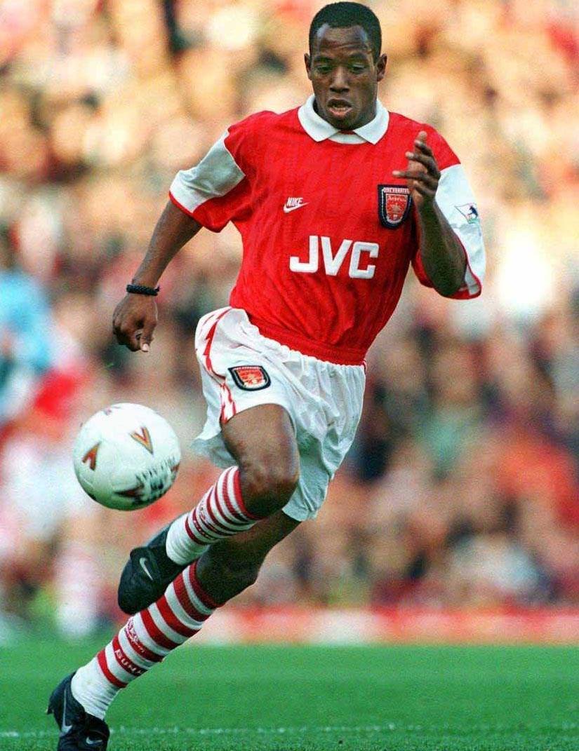 阿森纳2011-12赛季特别队徽,阿森纳队徽一半颜色深一半颜色浅