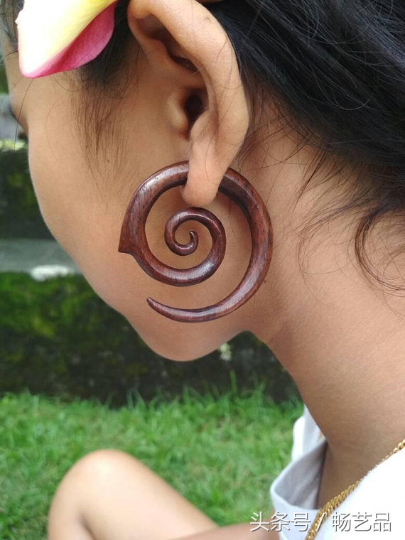 能吓哭妹子的“粗”爆耳环原来并不“粗”