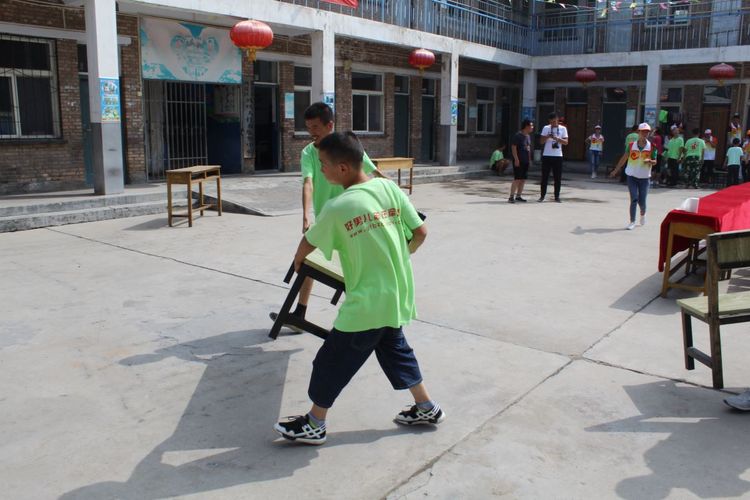 关爱聋哑伴智力障碍儿童,关爱残疾孩子