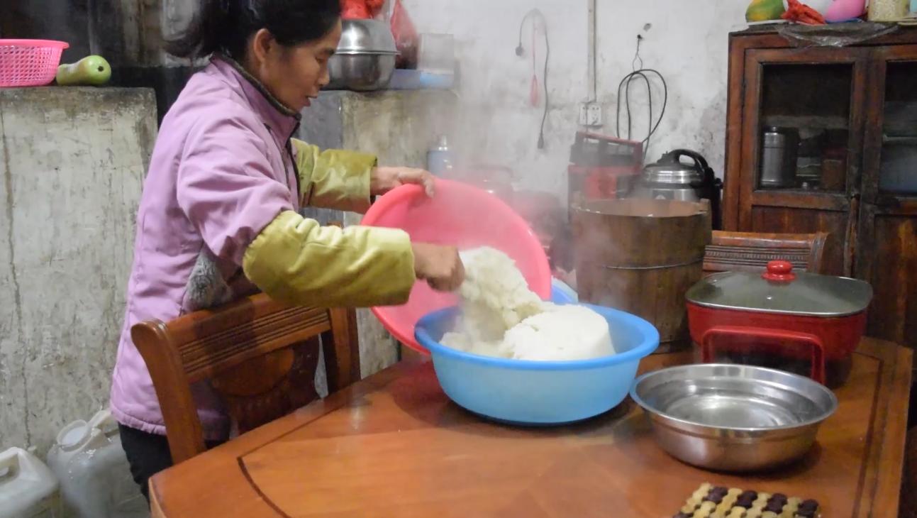 教你怎么在家制作糯米酒,农村阿姨教你做糯米酒