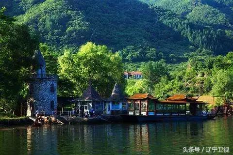 盛满欢乐，洒满真情，昨夜鸭绿江畔热情无眠！