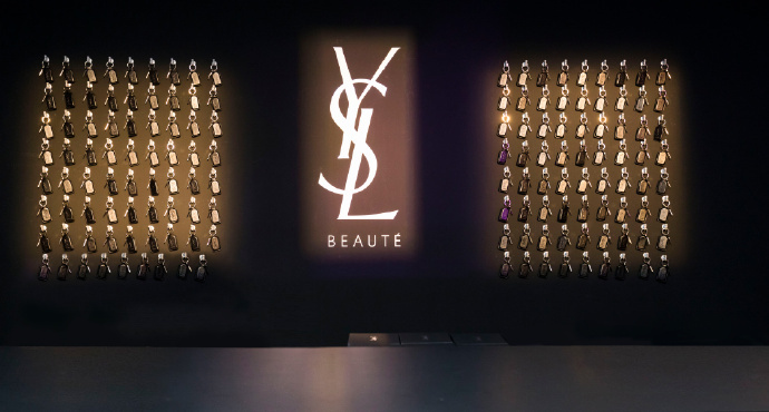 吸引各大明星网红为它疯狂打call,众明星大咖前来打call