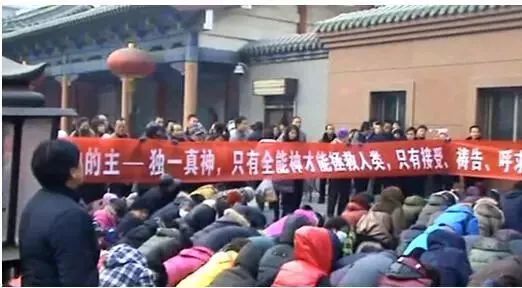 「诅咒与禁锢」邪恶帝国内被游戏的人生