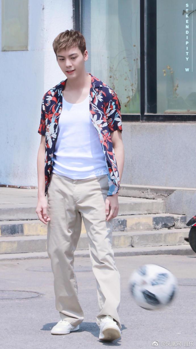 陈伟霆2017香奈儿,陈伟霆2018浙江