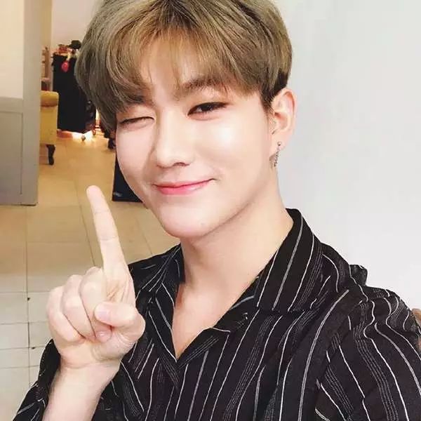 20多岁的小伙娶韩国40多岁的明星,中国富二代娶韩国女孩