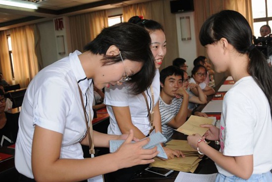 教育扶贫大走访,走访慰问贫困户扶贫帮扶暖人心