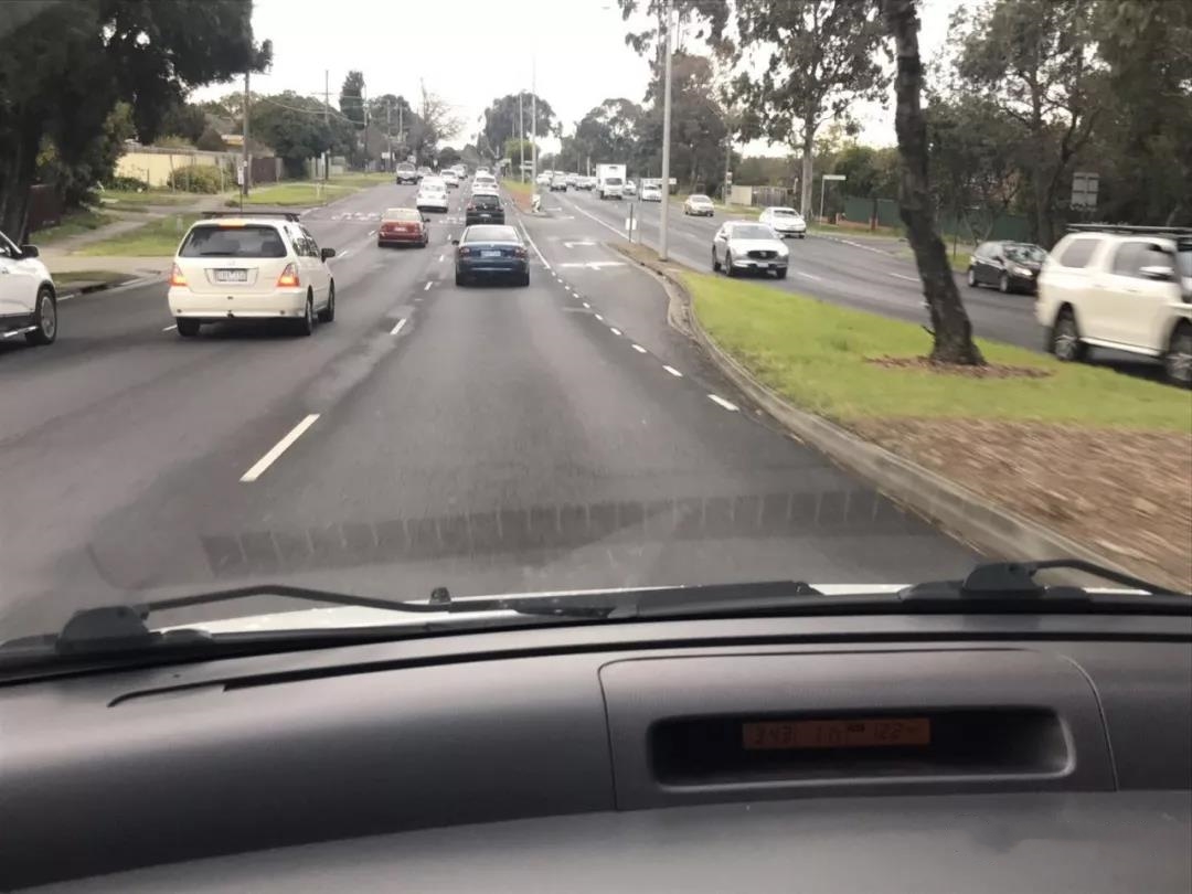 绿化带掉头危险视频,绿化带危险