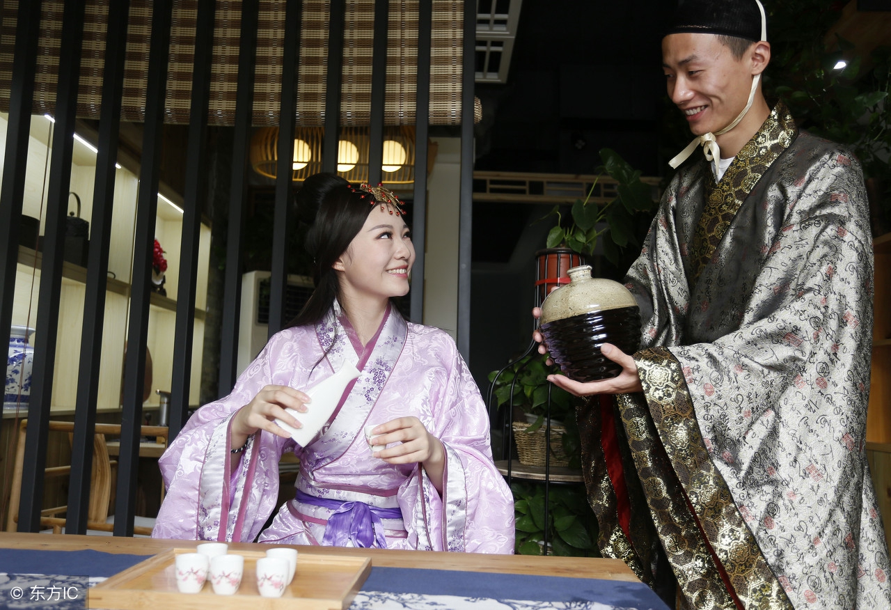 你有听过在地愿为连理枝的故事吗,在地愿作连理枝描述谁的爱情