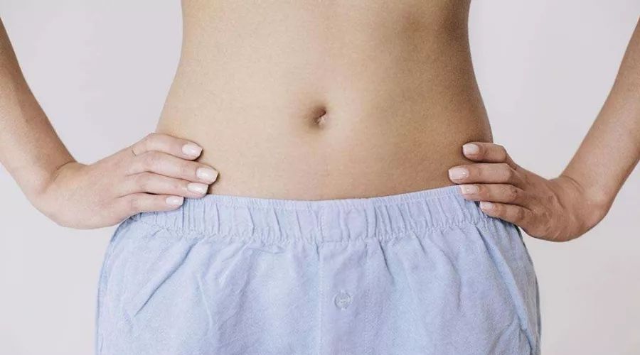 为什么抠肚脐眼手会臭,为啥抠肚脐眼会肚疼