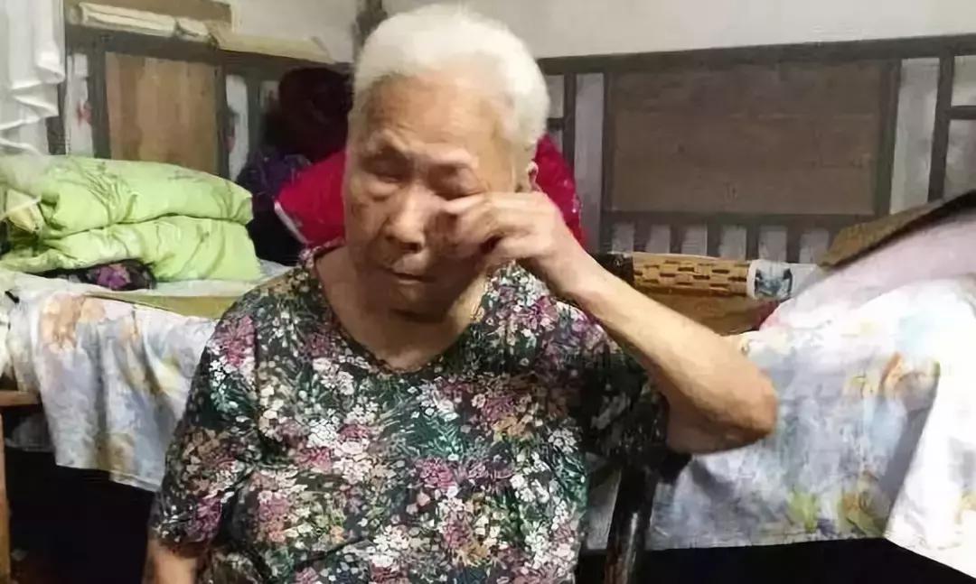 毒打、强奸、*虐性**……他把一个女人的真实故事画成漫画