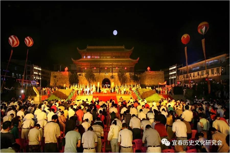 我向青天问明月文/任桃英